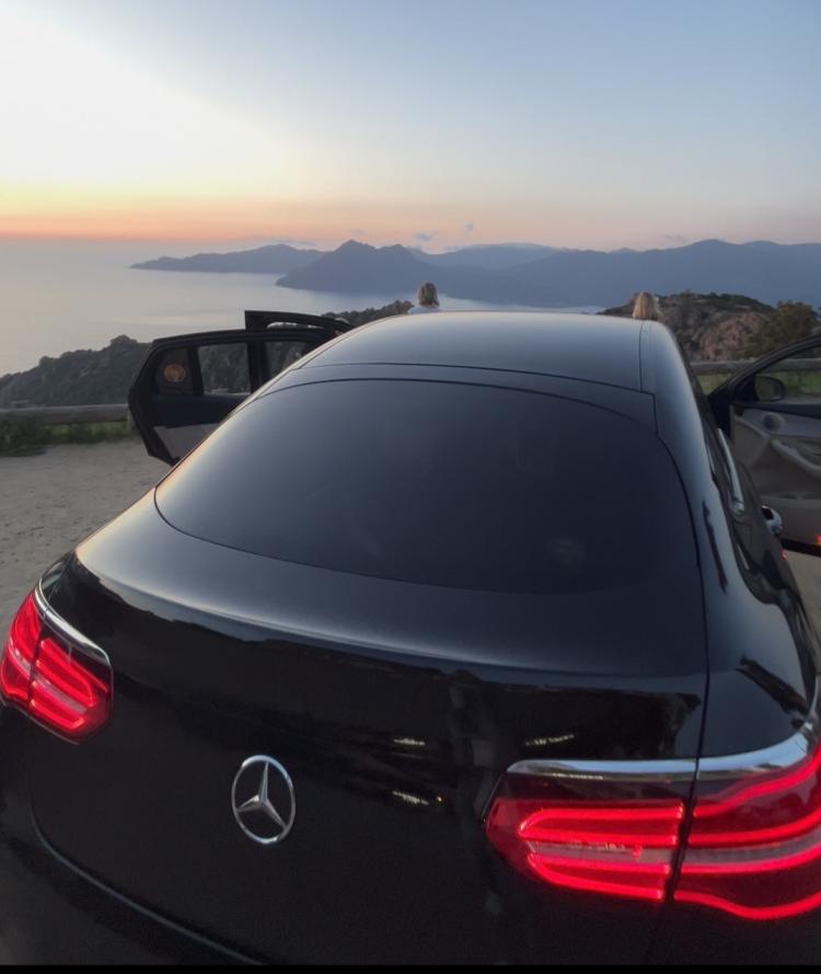 Vehículo Mercedes en Piana en excursión privada desde Ajaccio