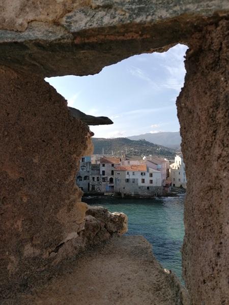 Vista di Saint Florent in Corsica durante un'escursione privata VTC da Calvi