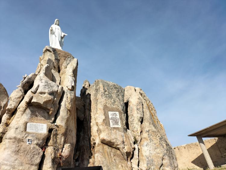 Vista de Notre Dame de la Serra en Calvi durante una exclusiva excursión privada VTC desde Calvi
