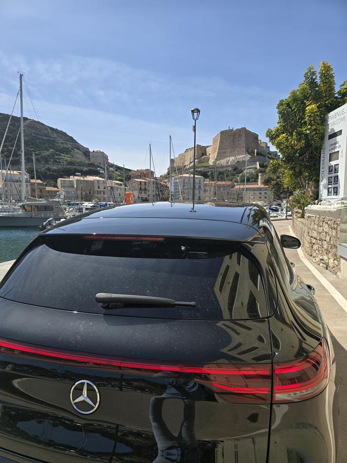 Mercedes EQC en Bonifacio durante un traslado privado VTC desde Figari