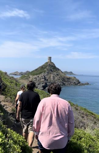 Vista della torre Parata ad Ajaccio durante un'escursione privata VTC da Porticcio