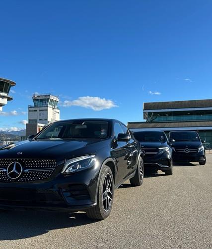 Mercedes-Benz VTC-Flotte in Ajaccio für eine Gruppenfahrt nach Porto (Ota)