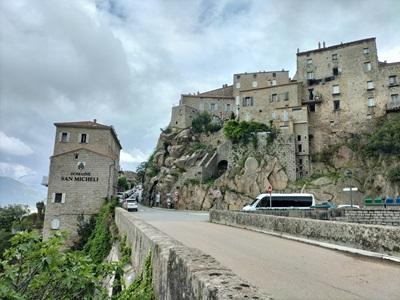View of the entrance to Sartène during a sightseeing tour by private VTC from Propriano