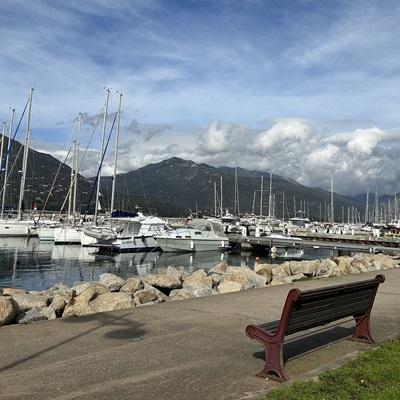 Blick auf den Hafen von Propriano während eines Aufenthalts mit einem privaten Chauffeur VTC auf Korsika