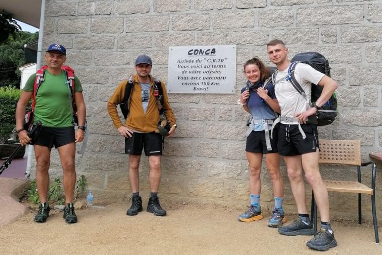 Groups of hikers in Conca (GR20 South) for a private VTC transfer to Vizzavona (GR20 Central Corsica)