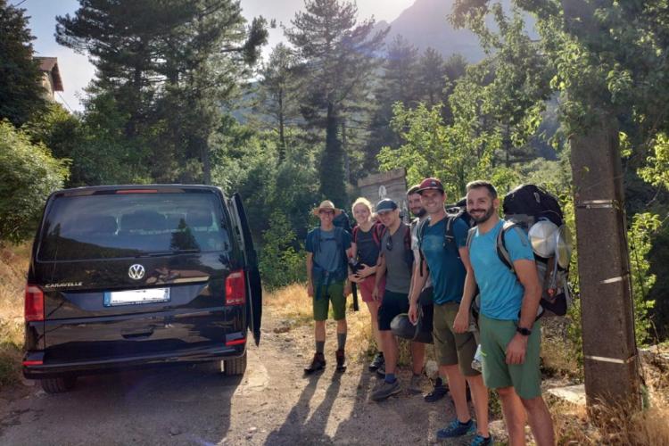 Groups of hikers and private VTC van in Vizzavona (central GR20) for transfer to Conca (southern GR20)