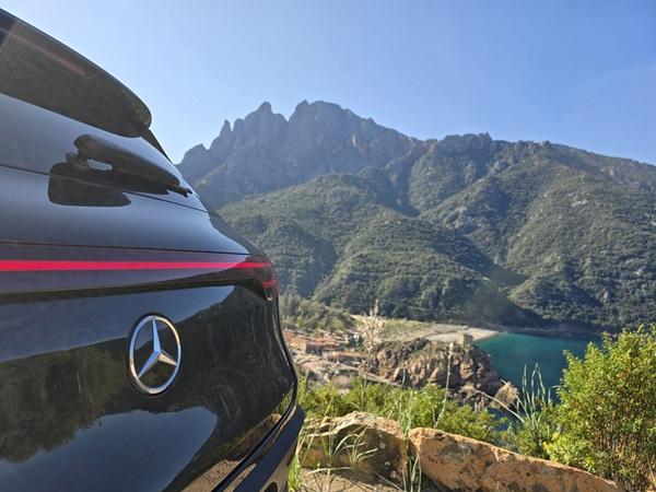 Vue sur la Tour génoise de Porto (Ota), destination d’un transfert privé VTC depuis l’aéroport d’Ajaccio