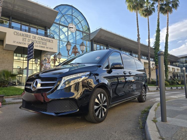 van Mercedes classe V pour une excursion privée VTC au port d'Ajaccio