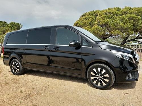 Van Mercedes VTC privé stationné à Porto Vecchio