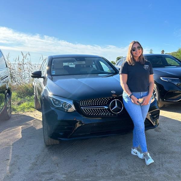 Mélanie, Chauffeur privé VTC en berline Mercedes, disponible pour vos trajets sur la Rive Sud & Porticcio